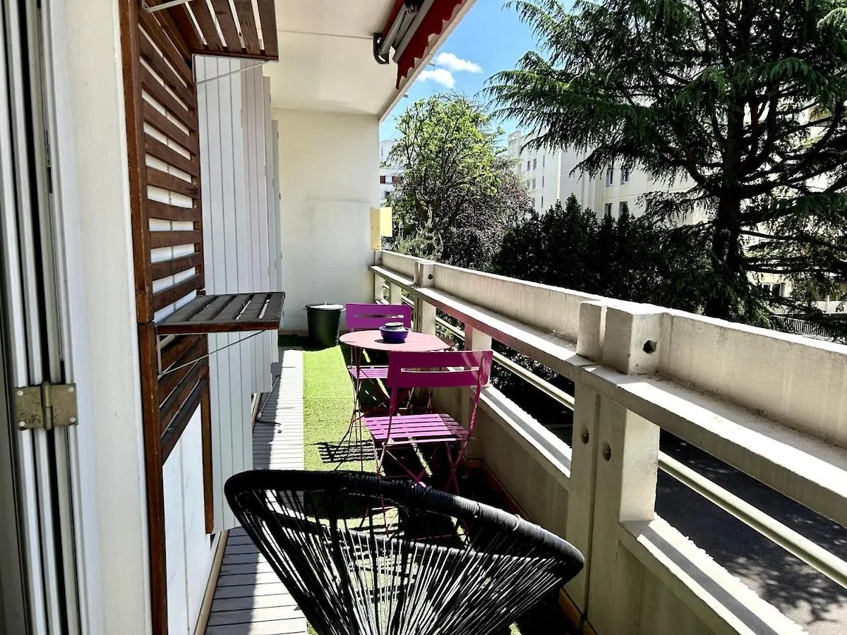 Tony Garnier 2 Bedrooms - Balcony - Parking Лион 0*,  Франция